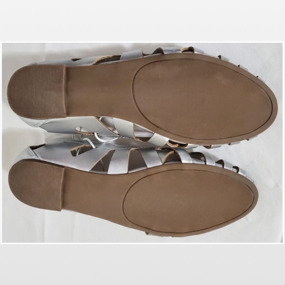 New Massini Flats Shoes Womens Strappy Silver Metallic Comfortable Slides NWT - Picture 11 of 15